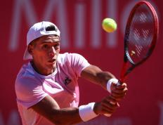 MKSPORTS-包含纳达尔回归赛场，惊险取胜首场状态亮眼，巴塞罗那观众沸腾！的词条