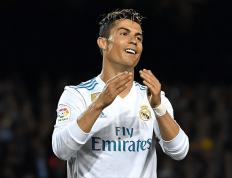 MK体育-C罗迎来二十赛季高光表现，湖人球迷沸腾！的简单介绍