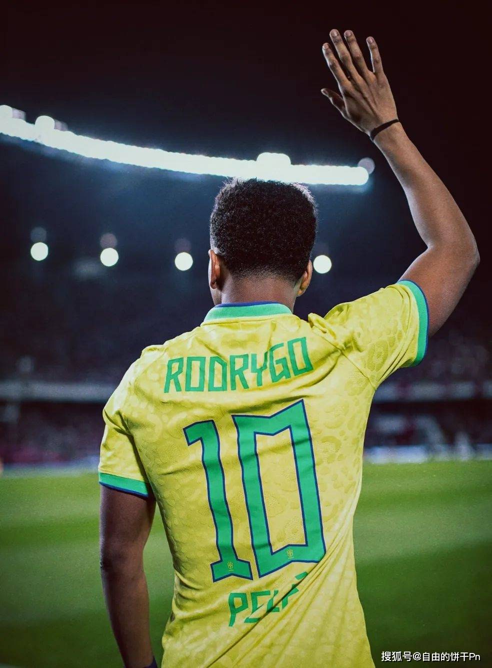 MK体育-包含内马尔回归赛场，高光表现首场状态亮眼，西班牙队观众沸腾！的词条